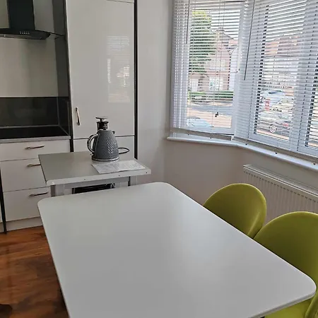 Two Bedroom Apartment In Dollis Hill Лондон Экстерьер фото