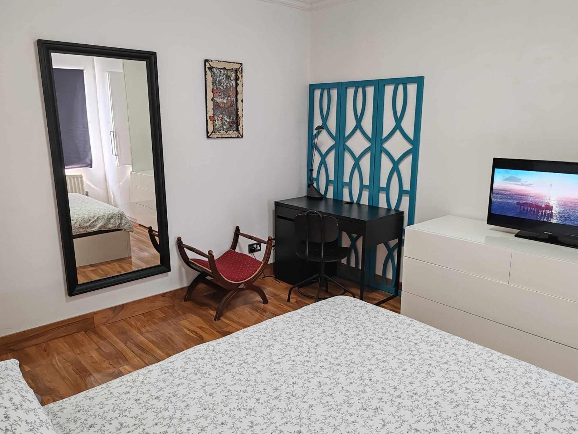 Апартаменты Two Bedroom In Dollis Hill *