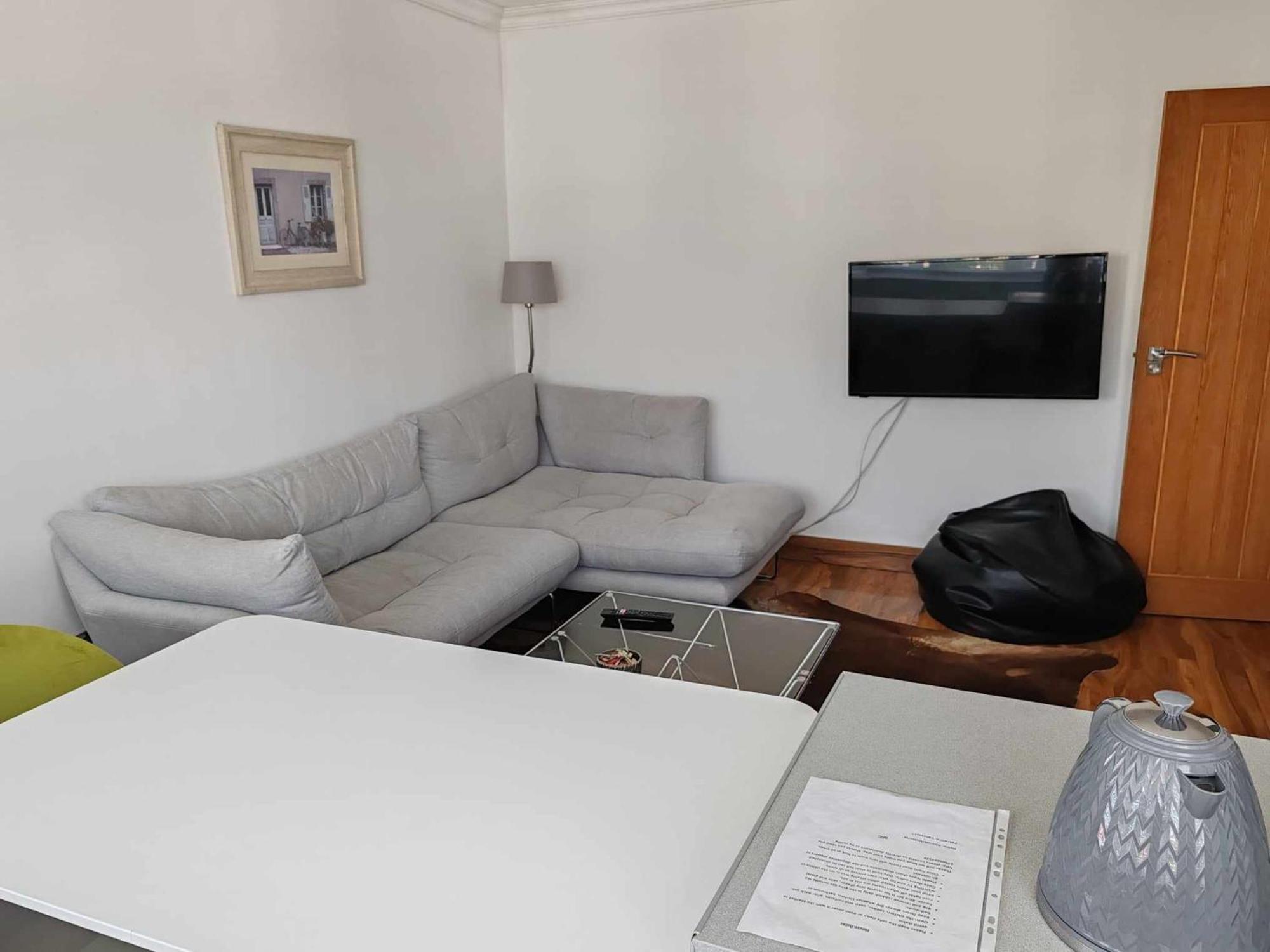 Two Bedroom In Dollis Hill * Лондон