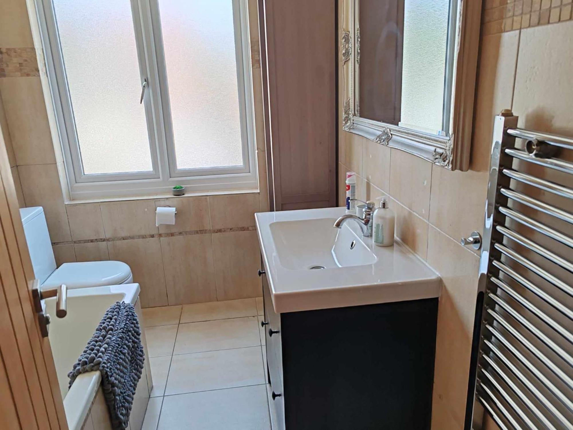 Апартаменты Two Bedroom In Dollis Hill *