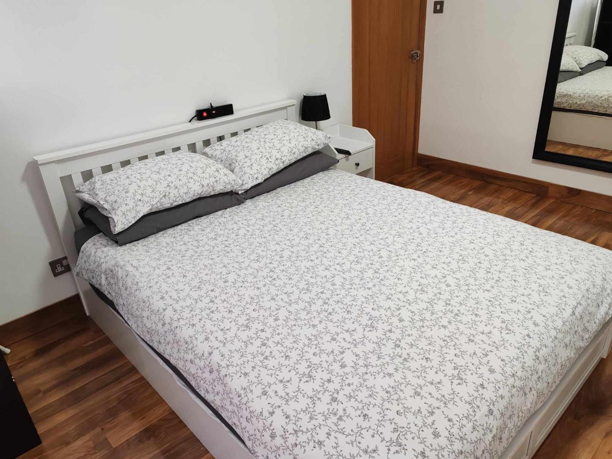 Апартаменты Two Bedroom In Dollis Hill *